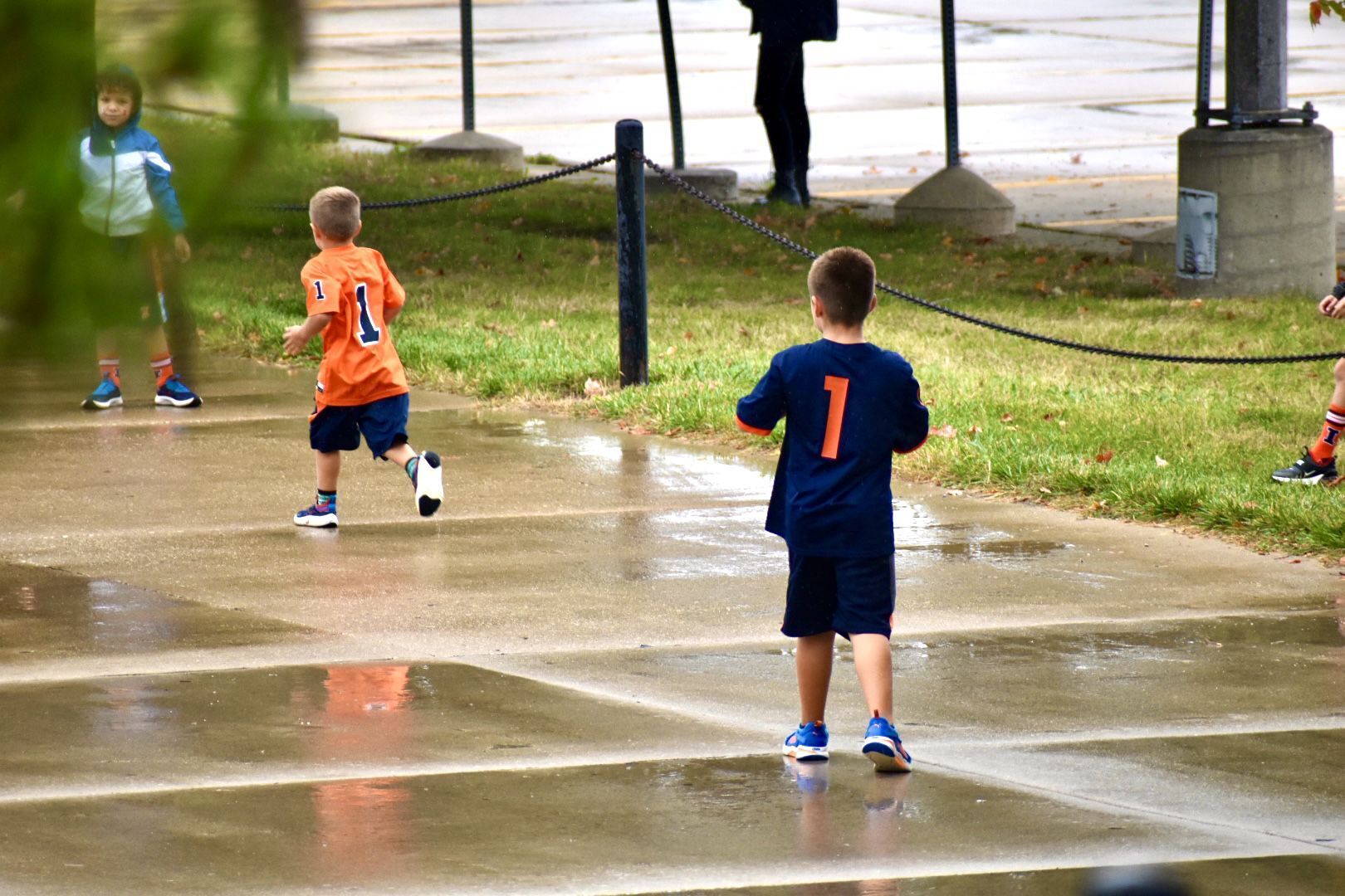 PHOTOS: Illinois warms up against Charlotte